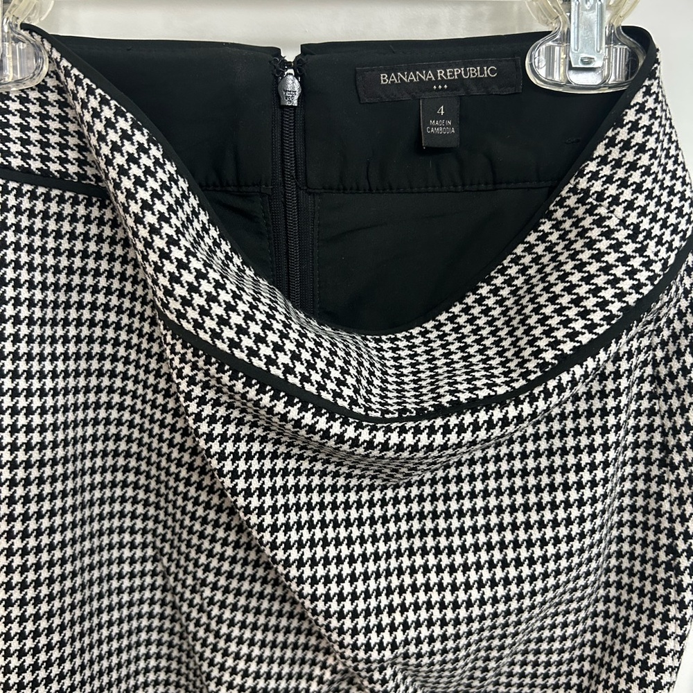 Banana Republic Monochrome Houndstooth Skirt